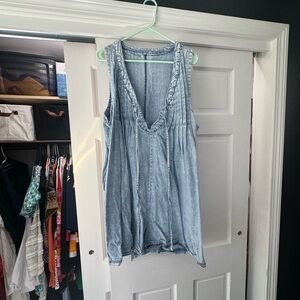 Women’s Light Wash Denim Sleeveless Jumpsuit – Size XL – Needs Small Repair